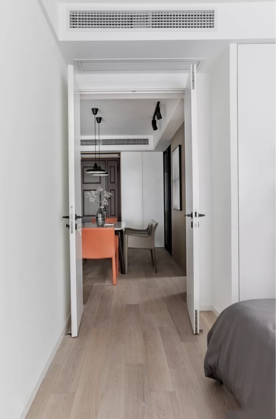 装修|装修时房门别装单开门了,他家这么设计,让全屋瞬间放大一倍