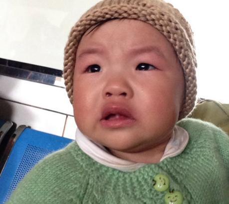 宝妈|孩子躺地上撒泼哭闹,奶奶只说了1句话,孩子就乖乖站起来了