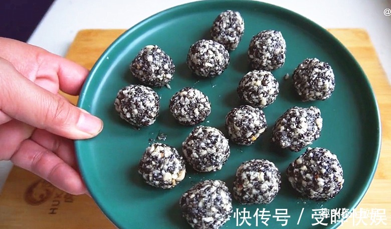 盆子|花生里放勺黑芝麻，酒店一碗38，在家做只花6元，香甜软糯好吃
