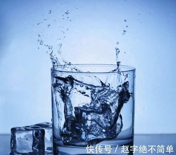 白色|为什么饮品店的冰块是透明的，我冻得却是白色的？