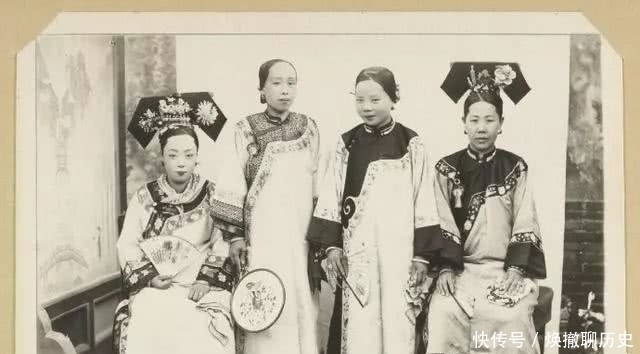 满族文化:清朝女子服饰看上去为何臃肿又肥宽,毫无美感?