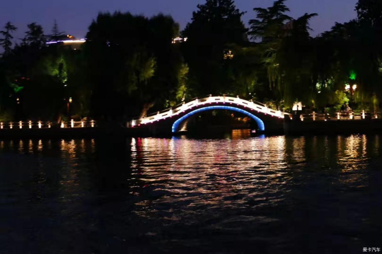 中年|夜游太明湖