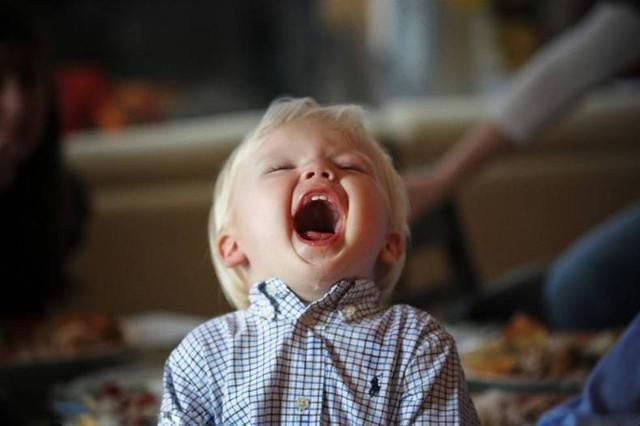 头发|宝宝头发稀少发黄！除了补营养 妈妈试试这几招 宝宝头发变浓