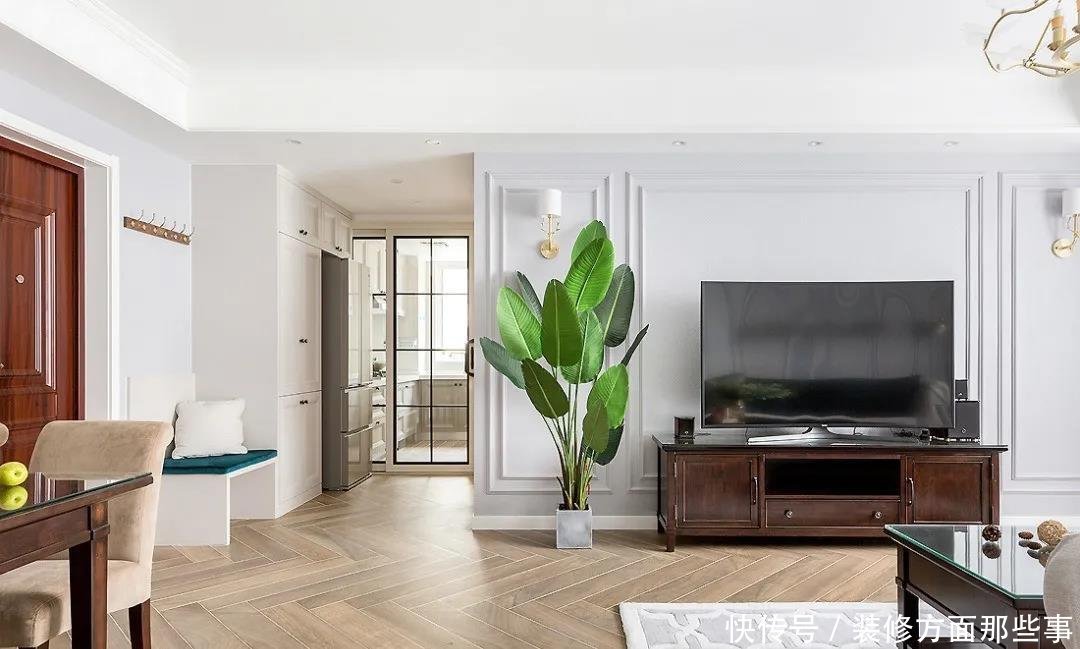 碧桂园|111平美式三居室,采用墨绿色点缀整个空间雅奢氛围蔓延开来