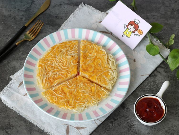 方便面还能煎着吃?带你解锁泡面的新吃法,好吃停不下来