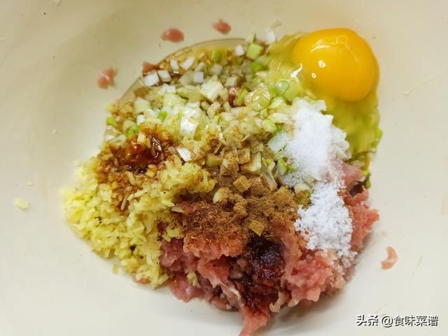 搅拌均匀|头伏到吃饺子，分享8种饺子馅的调法，有荤有素，鲜嫩营养又多汁