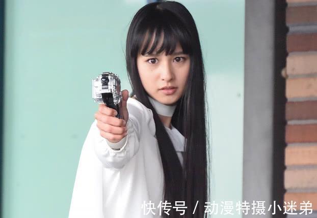 f不光假面骑士维斯使用手机枪,两位前辈骑士也用这个,他们是谁?