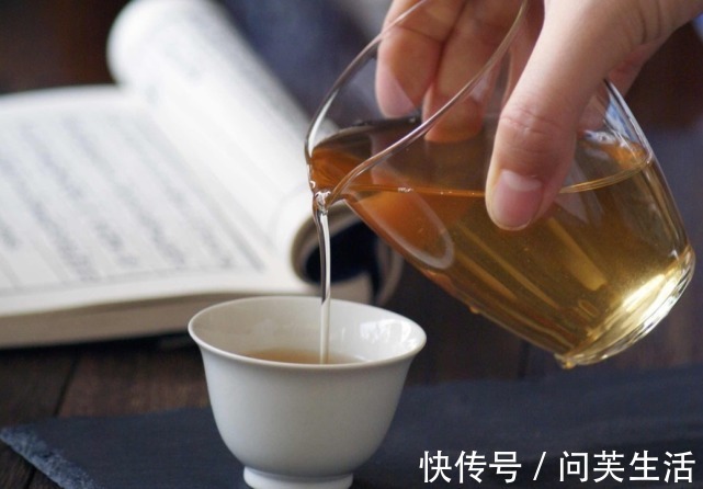 调理|身体湿气大,如何调理用这两种“草”泡水喝,越喝身体湿气越少