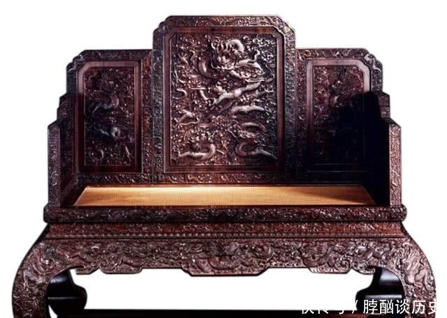 这位文物修复专家使用绝招,用了8个月时间,修好了一座清代宝座