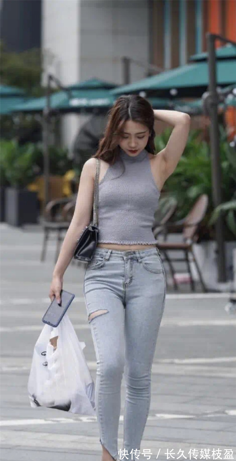 少女感|高腰牛仔裤搭配露肩上衣，遮肉又显瘦，少女感十足