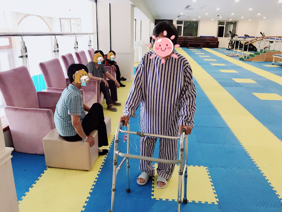 骨性关节炎|十年双膝骨性关节炎患者在济南南郊医院告别关节痛，迈向新生活