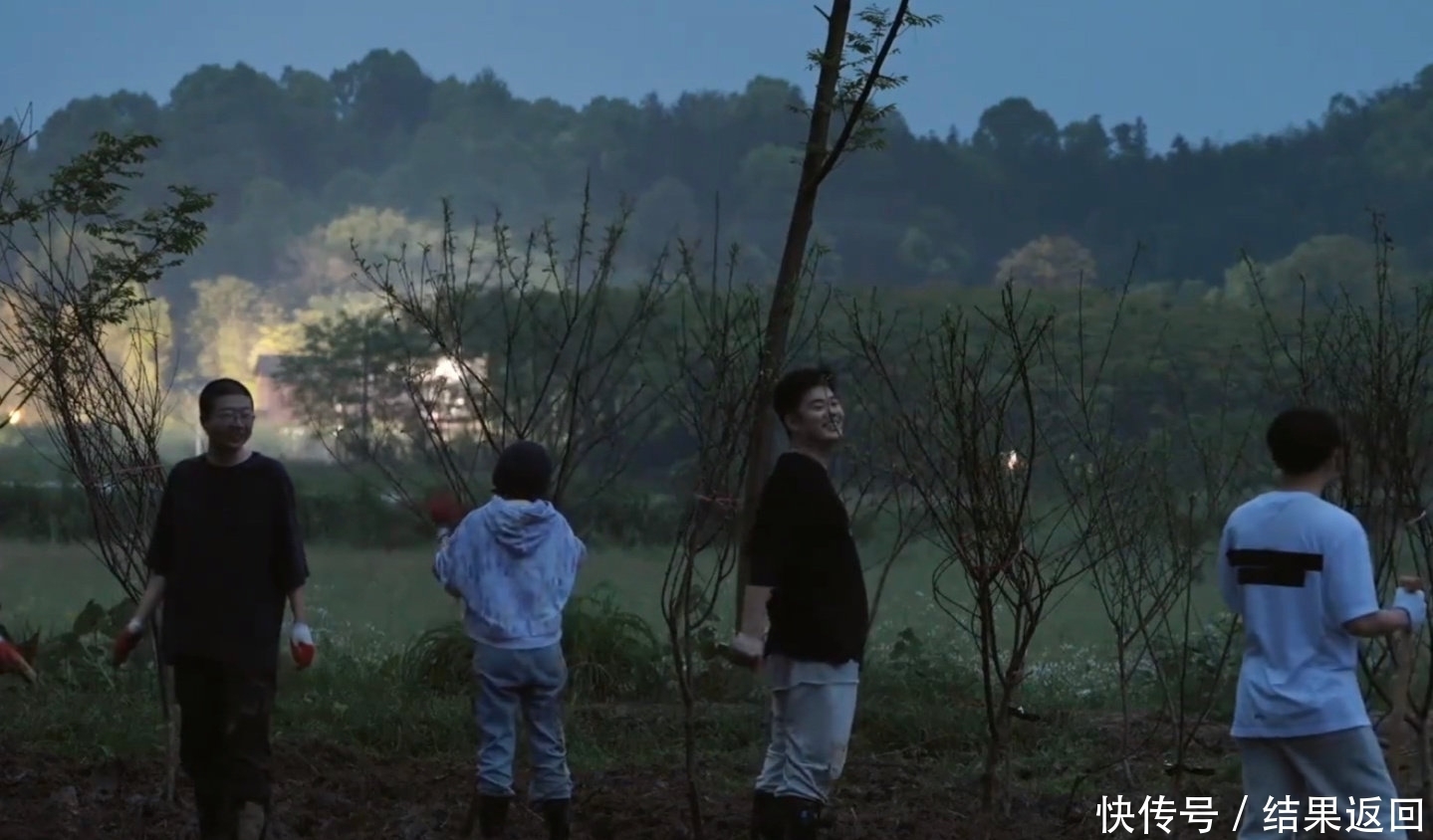 李诞 《向往5》迎来最吵、最懒的两个嘉宾,他们的相遇简直太逗了!