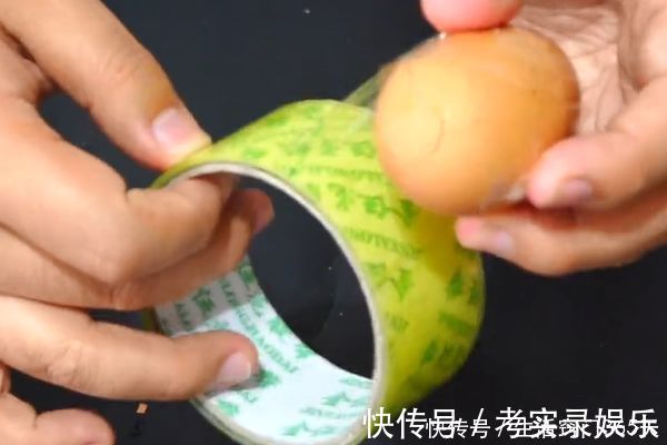 水煮鸡蛋|把胶带粘在鸡蛋上面,好多人不知道有啥用,但用过的人都夸好