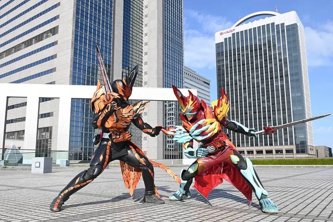 圣刃|《假面骑士圣刃》刃王剑十圣刃登场!