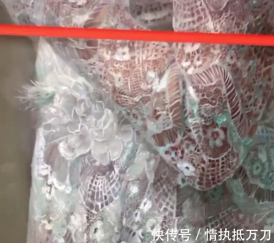 巨佬|第一眼就秀爆了,美术生巨佬画婚纱,网友:看到最后才知道是画的