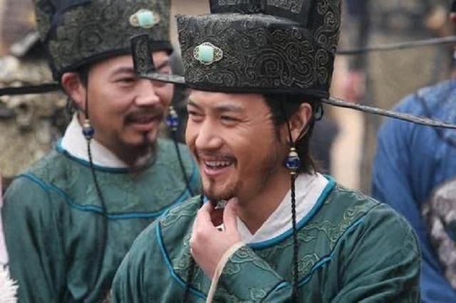 官场上|谁发明的宋朝官员的长翅帽？有什么用途？就连皇帝也要戴
