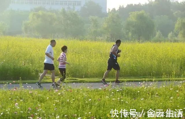 泡面|公布最长肉的主食,热量堪比“喝油”,若你爱吃,身材越来越圆润