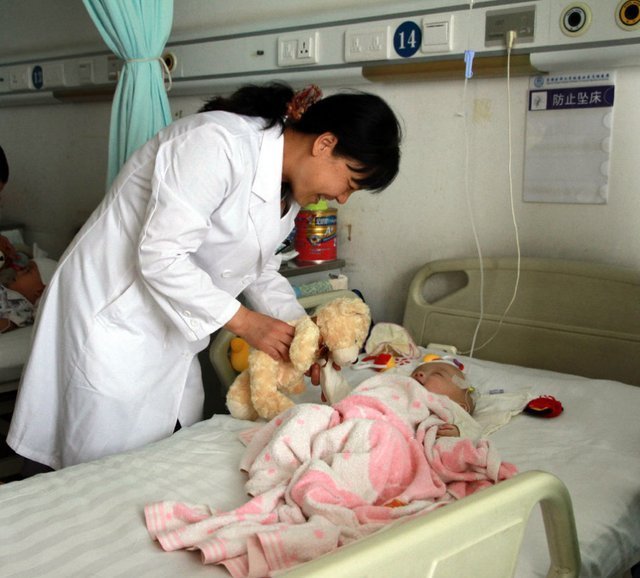 文文|为什么有些孩子耳朵会有“小孔”医生一般不说,父母心里要有数