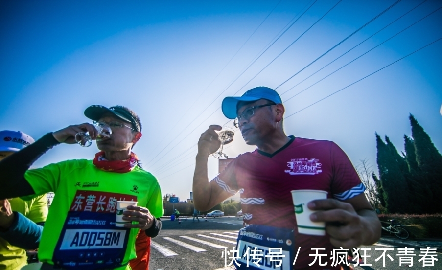 马拉松|耗时54年完成马拉松比赛！期间遇见自己另一半，结婚生下6个孩子