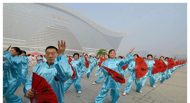 太极|4种运动,称为不花钱的“降压药”,坚持下去,血压不敢“放肆”