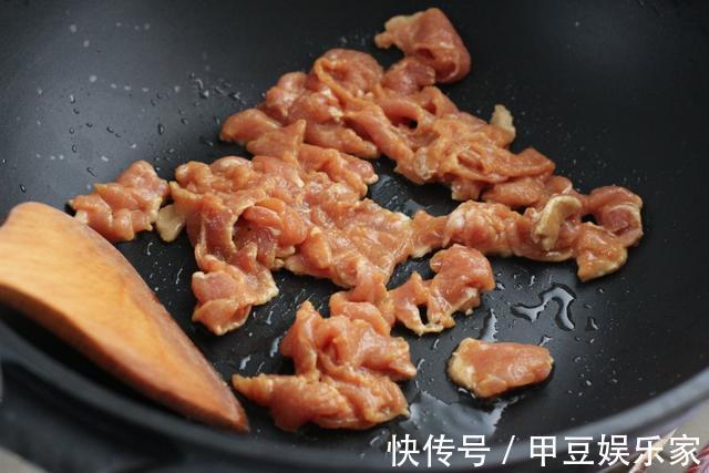 它有“蔬菜之王”的美称,用来炒肉既美味又营养,男人多吃身体棒