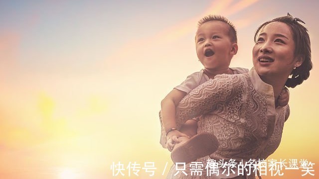 行为|妈妈的4种行为会让孩子越来越笨,智慧父母抓紧改掉