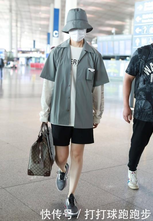 初秋衬衫穿不出新意试试这样搭,造型会更出众