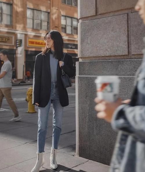 初春火了一种新穿法,叫“薄外套+九分裤”,时髦随性,潮人都爱