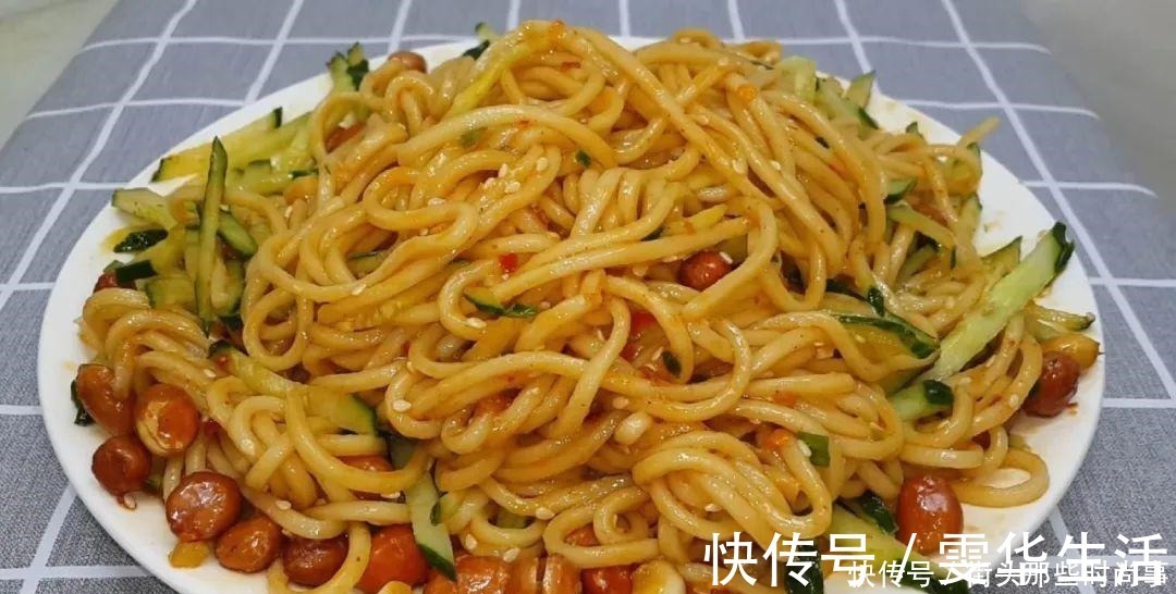 好吃|我家面条就爱这么吃,筷子一搅,做出创意凉拌面,比凉皮劲道好吃