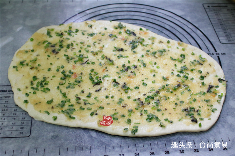 首次做这款花卷，新手也能快速学会，表面蓬松柔软，底部香酥脆口