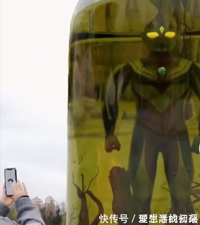 迪迦奥特曼|鱼头人在网络平台爆火,却牺牲我们的英雄奥特曼,全球奥迷不答应!