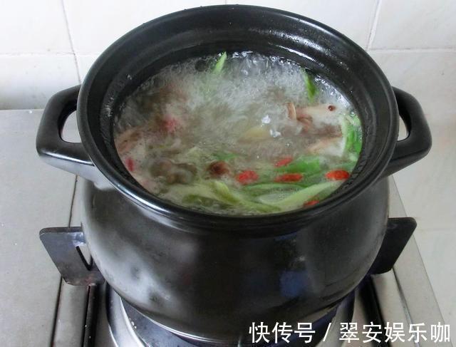 不管炖肉还是炖排骨，记住“3不要”，汤鲜肉香味道十足，没腥味