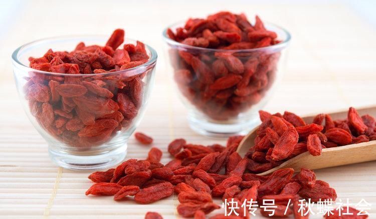 蒲公英泡水|老人坚持蒲公英泡水喝,4个月后肿瘤消失,蒲公英真能抗癌