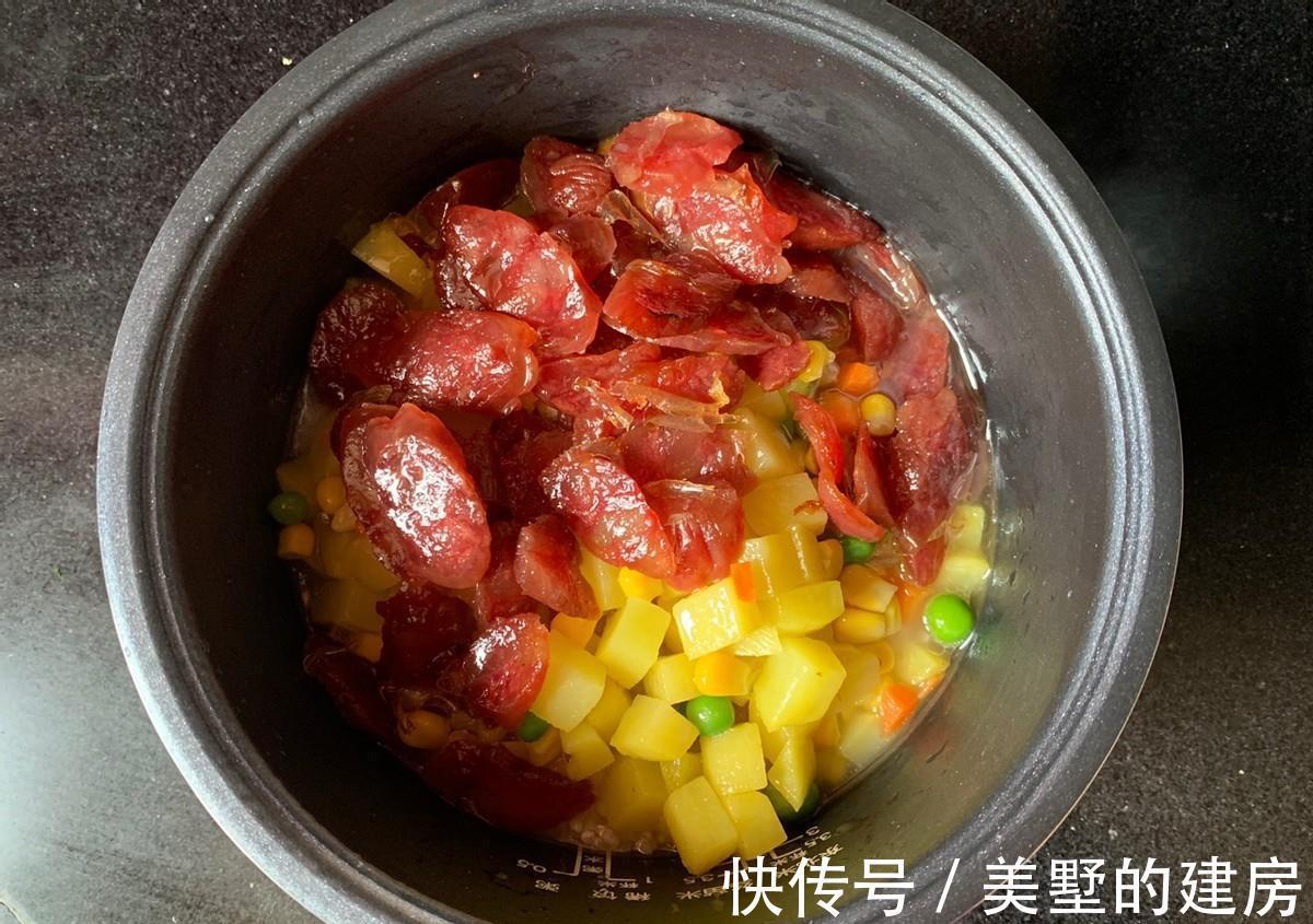 土豆|这是一道焖饭，腊肠搭配土豆，好吃还营养