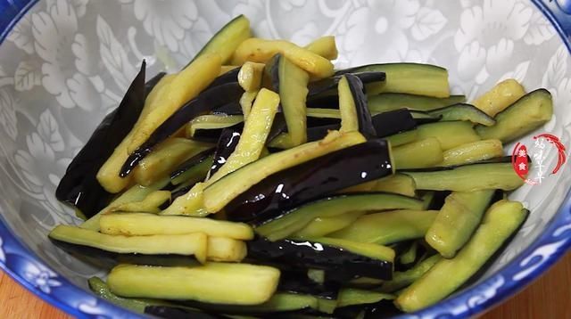  比肉|鱼香茄子怎么做才正宗？调对鱼香汁，无论怎么炒都香，比肉下饭