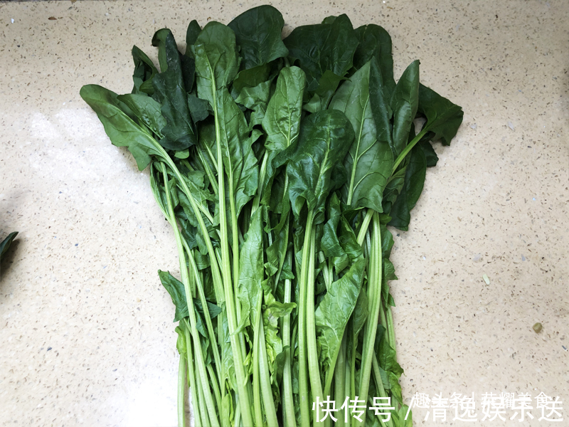 买菠菜时,选“长”还是选“短”的牢记“3不买”,别随便买了