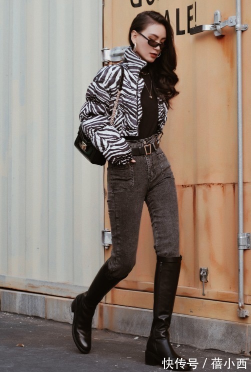 毛毛领 今年羽绒服“穿短不穿长”,搭配牛仔裤真洋气,搭配半身裙好高级