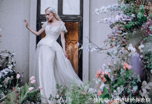 系列|GRACE KELLY全新系列婚纱奢华亮相