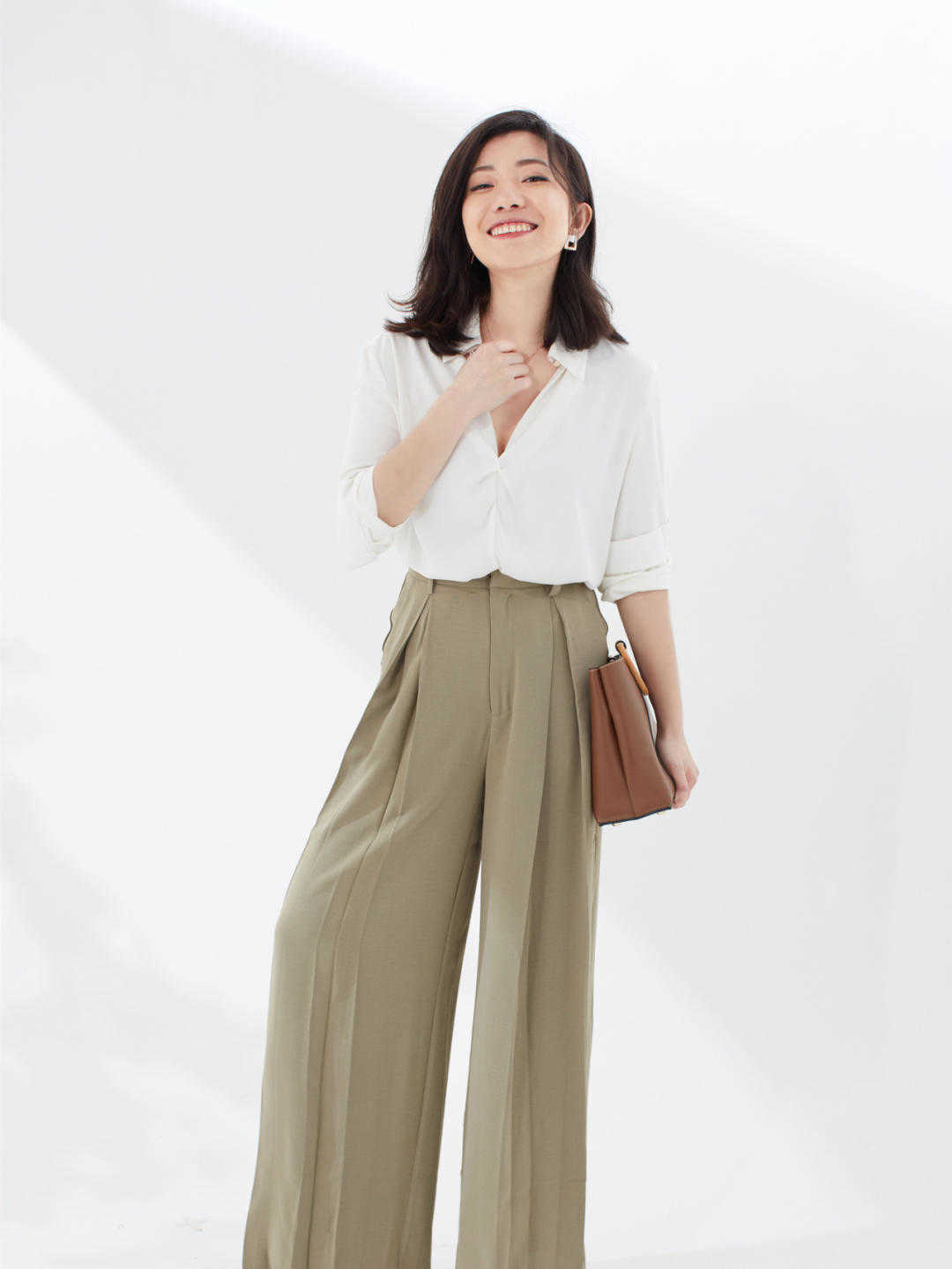 夏季|夏季阔腿裤要这样穿,搭配上白色衬衫,广告显得清爽,显瘦又舒适