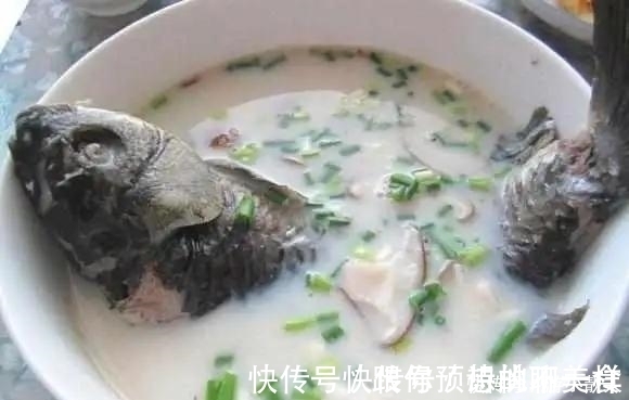 炖鱼时最讨厌一味调料！许多人不懂还在放，难怪鱼汤不白腥味重
