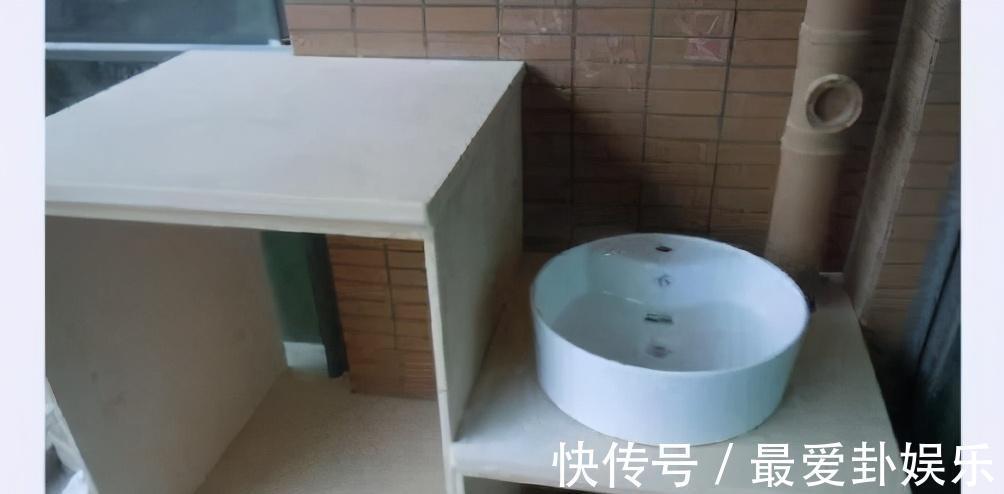 业主|装修泥工疏忽,阳台多砌了“一道墙”,业主看后:加600工钱!