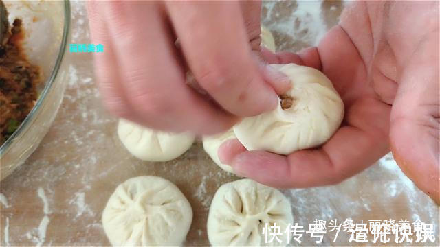 蒸包子别直接上锅蒸，教你传统老方法，简单好吃，吃一次念念不忘