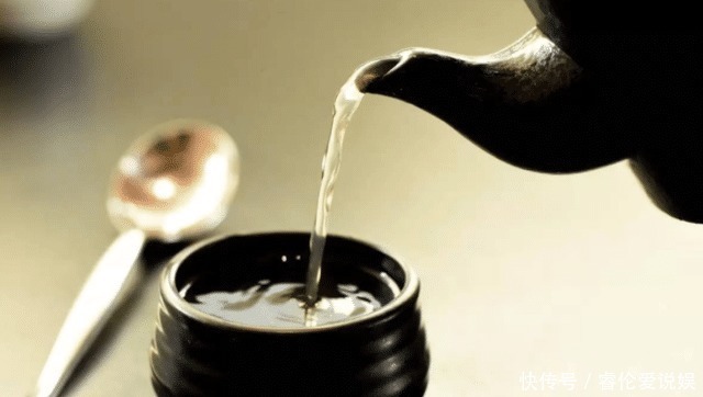 拉力器|睡觉的时候若出现4种现象，或许是体内血脂过高，需要注意了