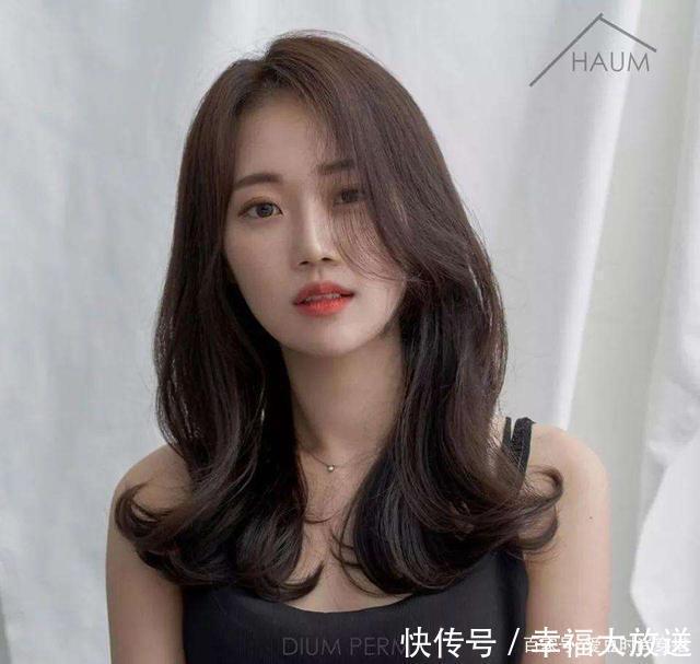 发型|别再“披头散发”了!尤其是有这3个特点的女生