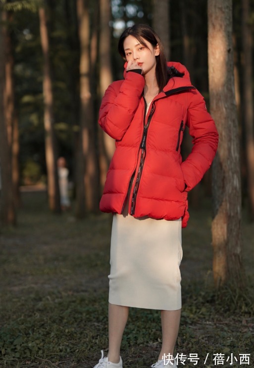 穿搭|毫不费力的御寒穿搭,看这些时髦羽绒服look就够,温度与风度并存