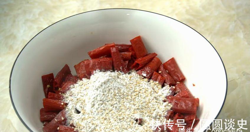 超市15元一斤的辣椒酥，教你在家做，能当零食能下酒，又香又脆