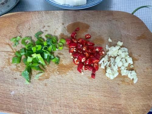 金针菇|天热没胃口，试试这道菜，不炒不炸无油烟，酸辣过瘾，8分钟搞定