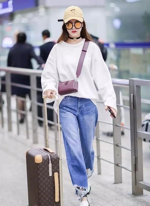 女人穿阔腿裤时，尽量少搭这3双鞋，换上另外几款，时髦又显高