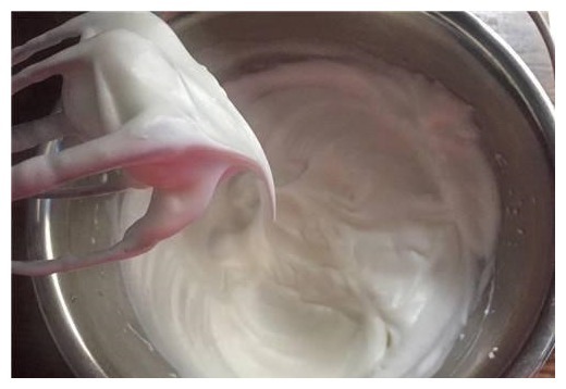 这蛋糕软绵细腻,酸酸甜甜,一搅一拌就成,减肥也能吃得开心!