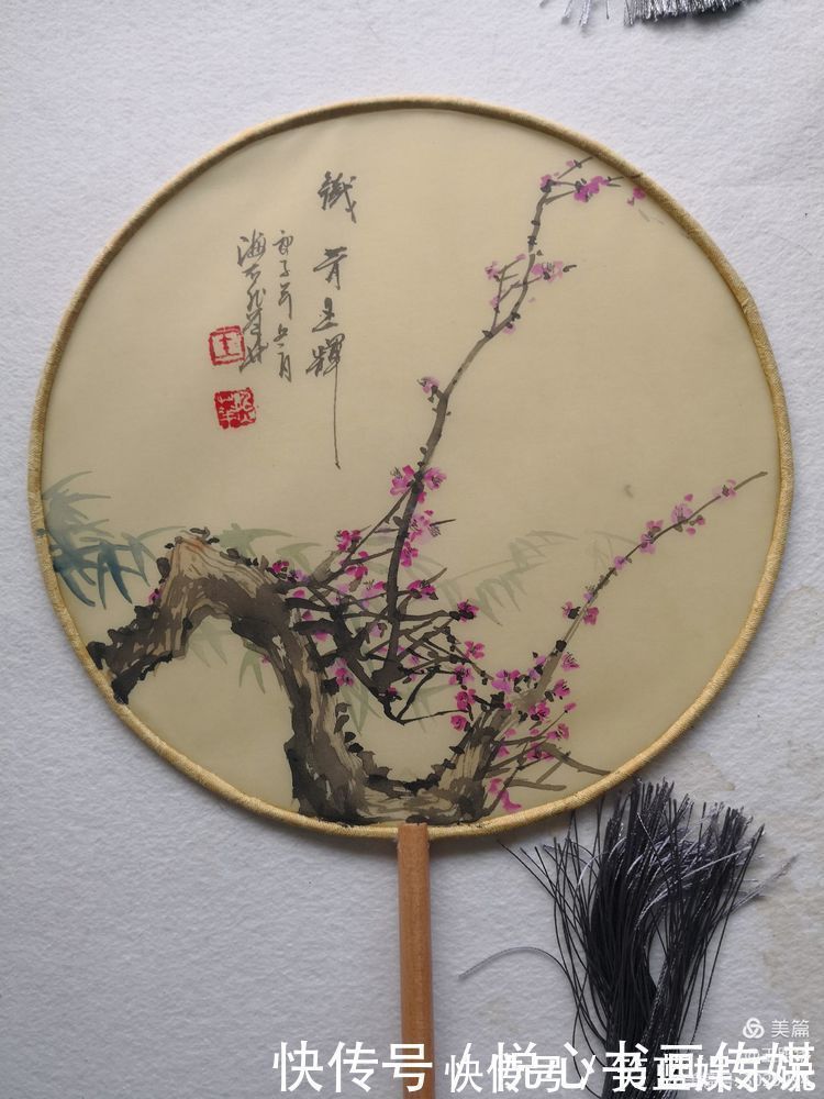 新春|在小小团扇中尽情挥洒,王照华牛年新春《梅花百扇迎春展》